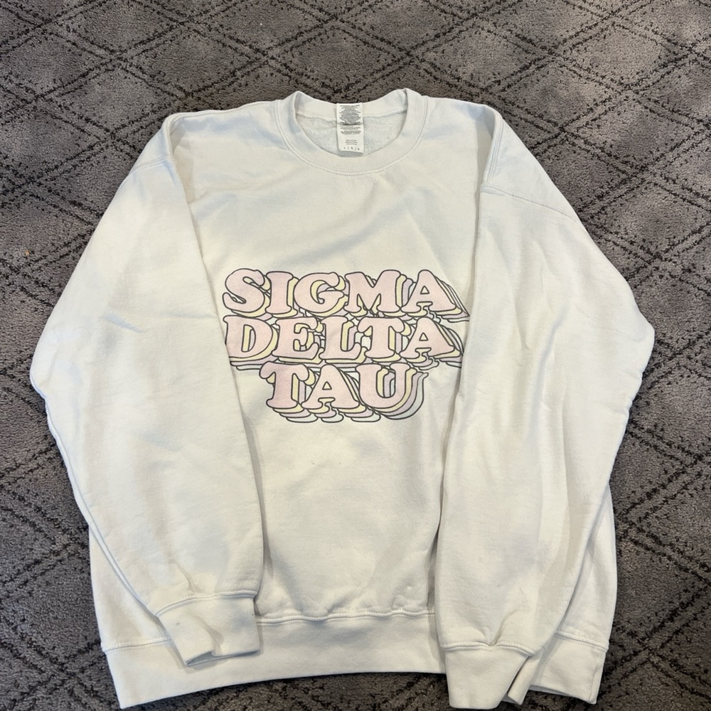 Gildan White Sweatshirt Collegiate Style
